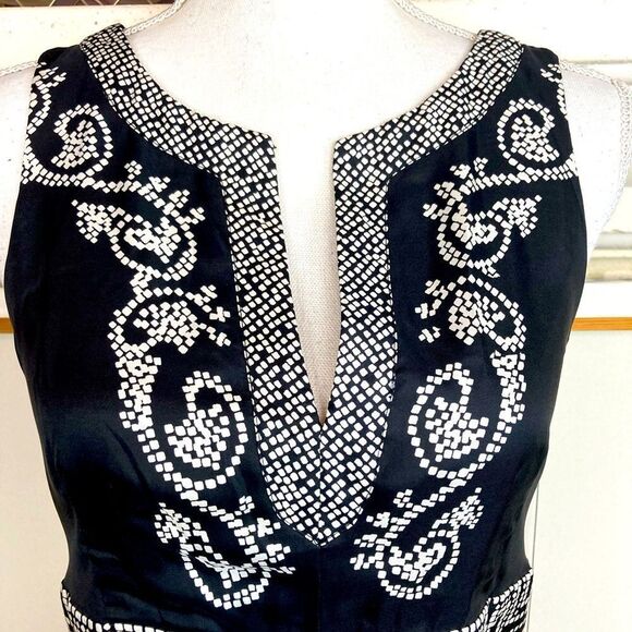 WHBM silk mosaic print dress highlights figure and is pure chic🫶 fully lined - Picture 2 of 9